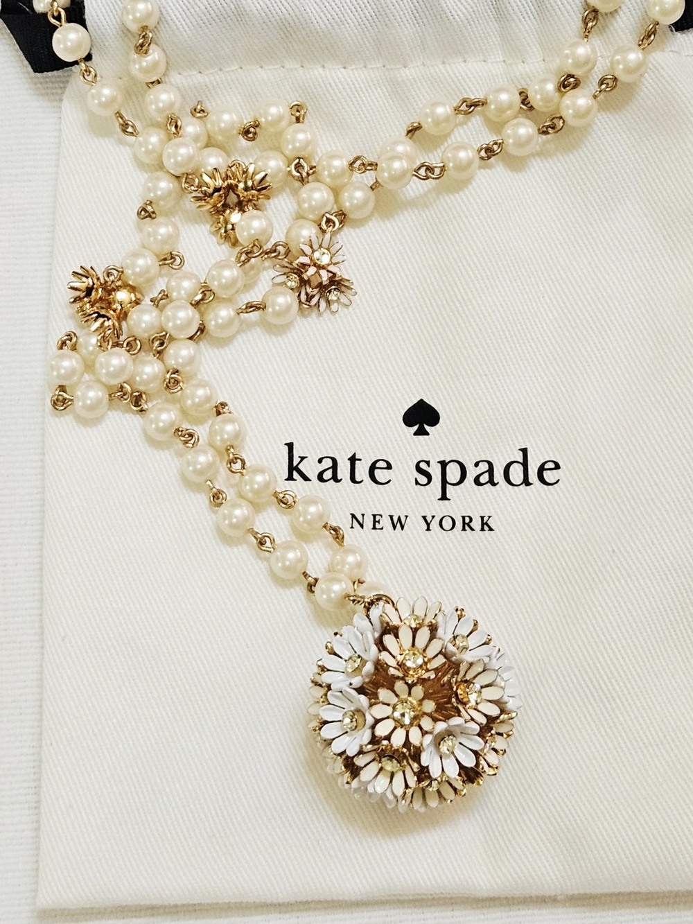 kate spade Women's Statement pearl necklace with white and gold floral pendant